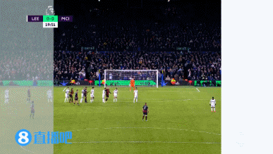 佳夫：作为后卫单场比赛进俩球不常见；沃尔特马德是顶级前锋