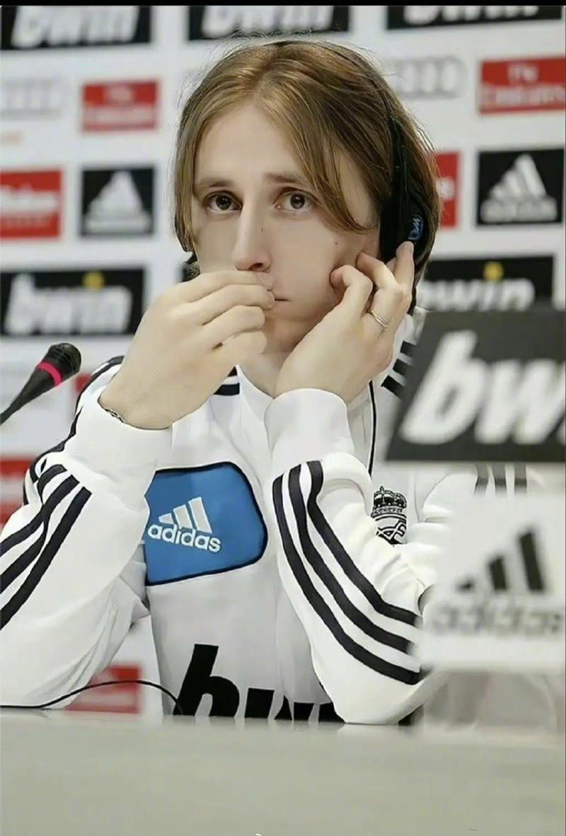 2-1,21岁英格兰新星绝杀,42岁德罗西率队胜乌迪内斯,迎意甲2连胜