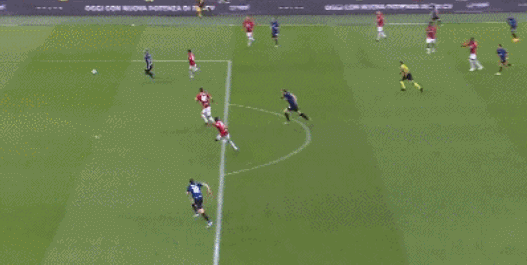 致敬CP3！快船主场球迷之墙摆满了保罗“空接之城”时期的球衣